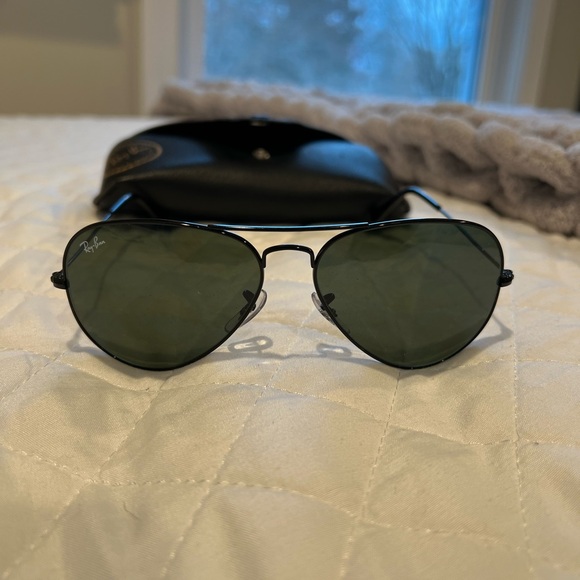 Great condition black ray ban aviators - Picture 3 of 4